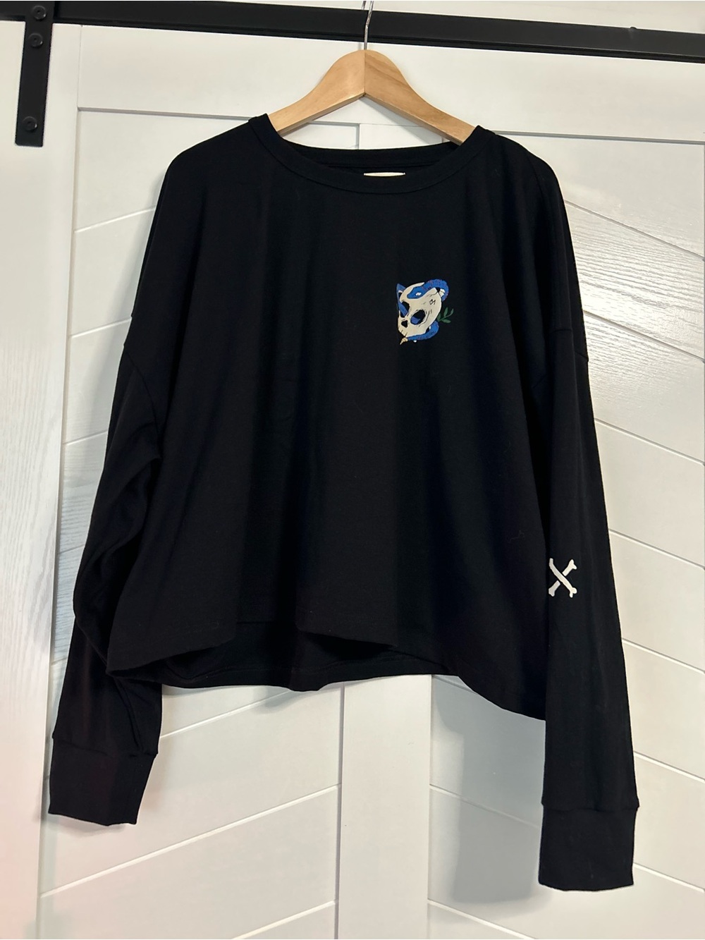 Black  Long-Sleeve Graphic Tee - Unbranded